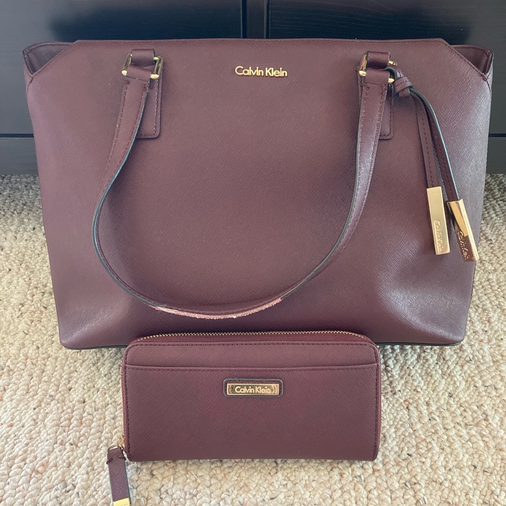 Calvin Klein Tote Style Purse and Wallet Set